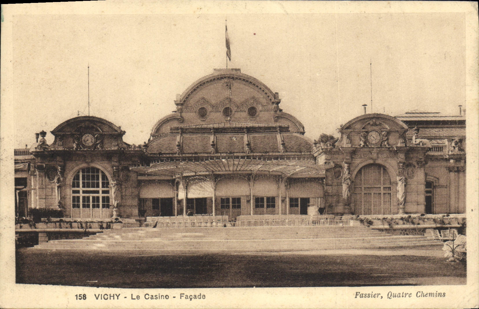 VINTAGE POSTCARD Vichy the Casino Frontage