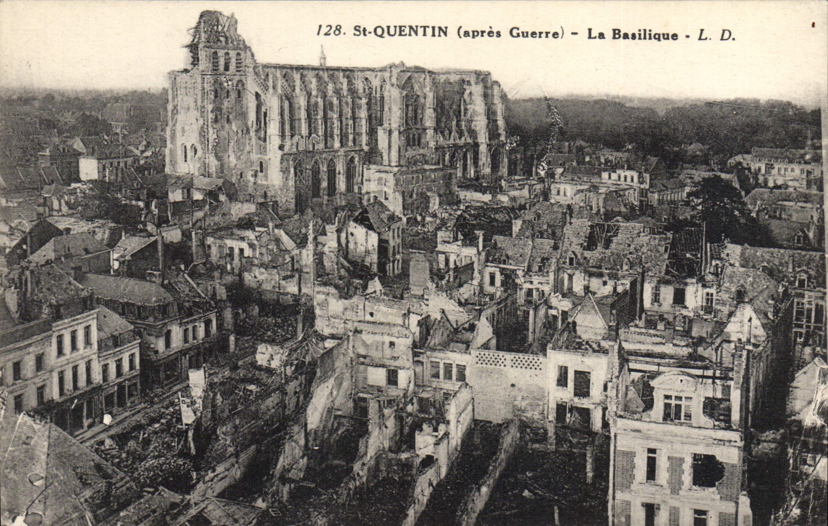 VINTAGE POSTCARD St Quentin the Militaria Basilica