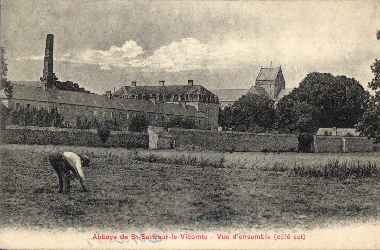CPA Abbaye de St Sauveur le Vicomte Vue d'ensemble