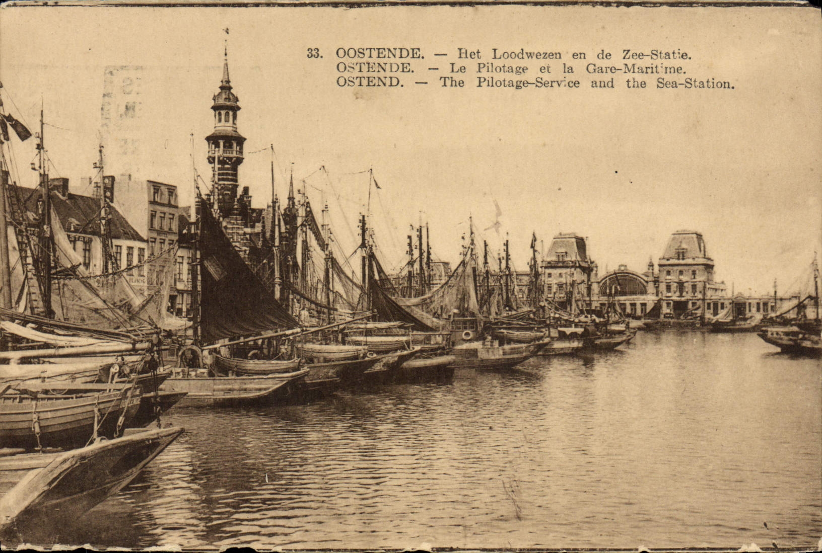 VINTAGE POSTCARD Oostende Ret Loowezen in Zee Statie Boat