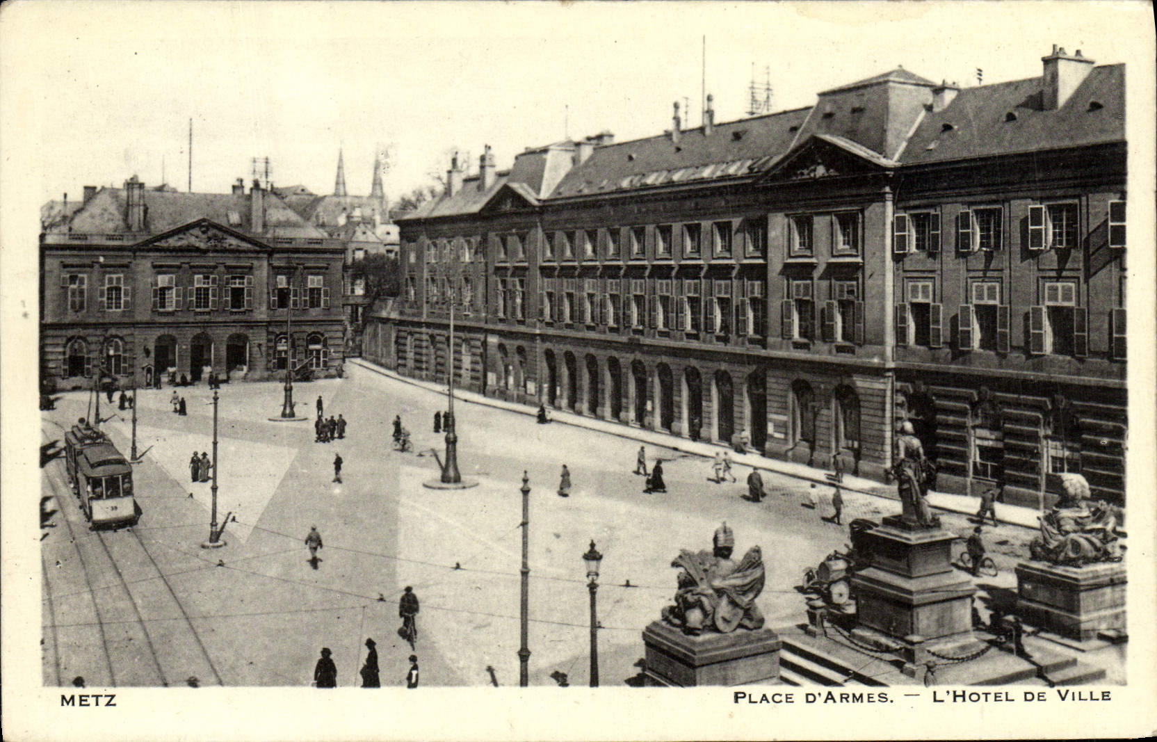 CPA Metz Place D'Armes L'Hotel de Ville