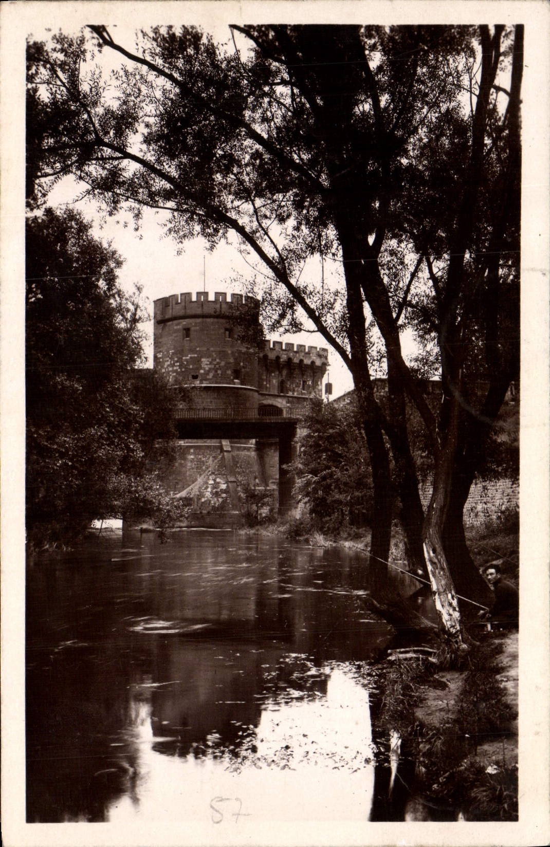 POSTAL MODERNA Metz la puerta del Sinning de los pescados de los alemanes
