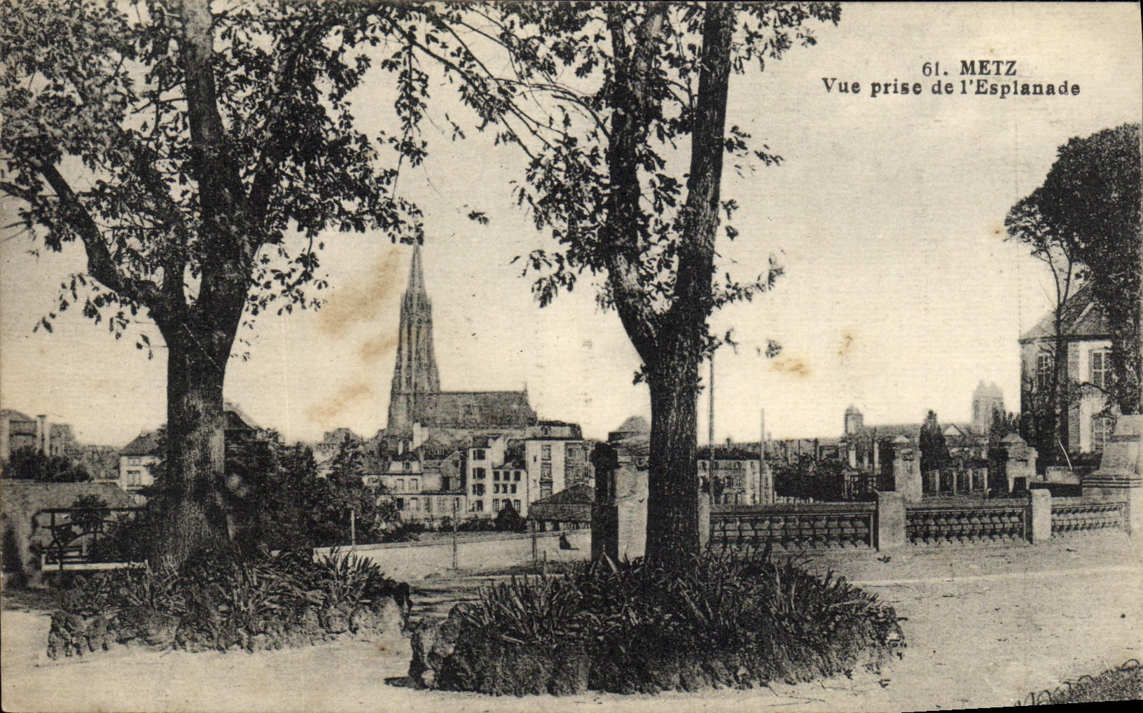 VINTAGE POSTCARD Metz Seen from of the Esplanade