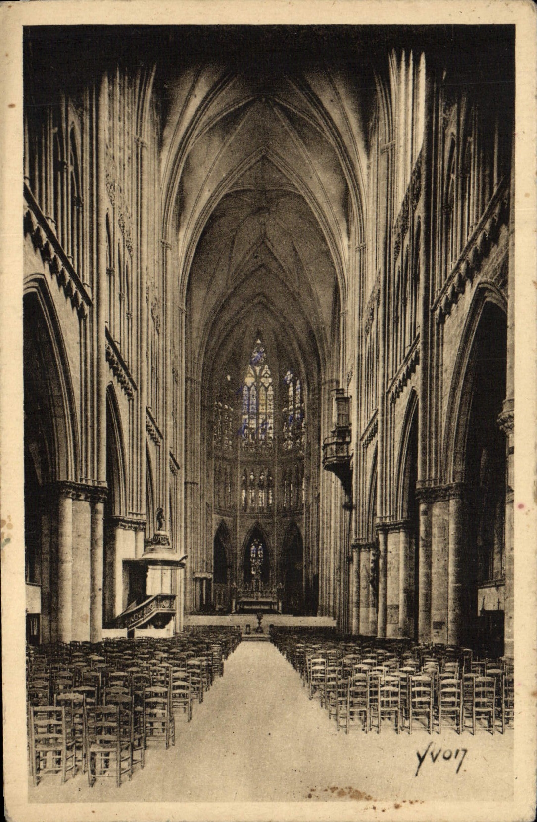 CPA Metz Interieur de la Cathedrale
