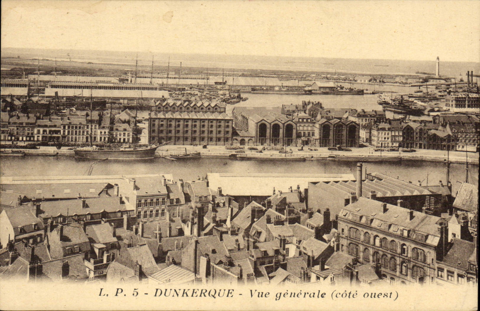 CPA Dunkerque Vue Generale Bateaux