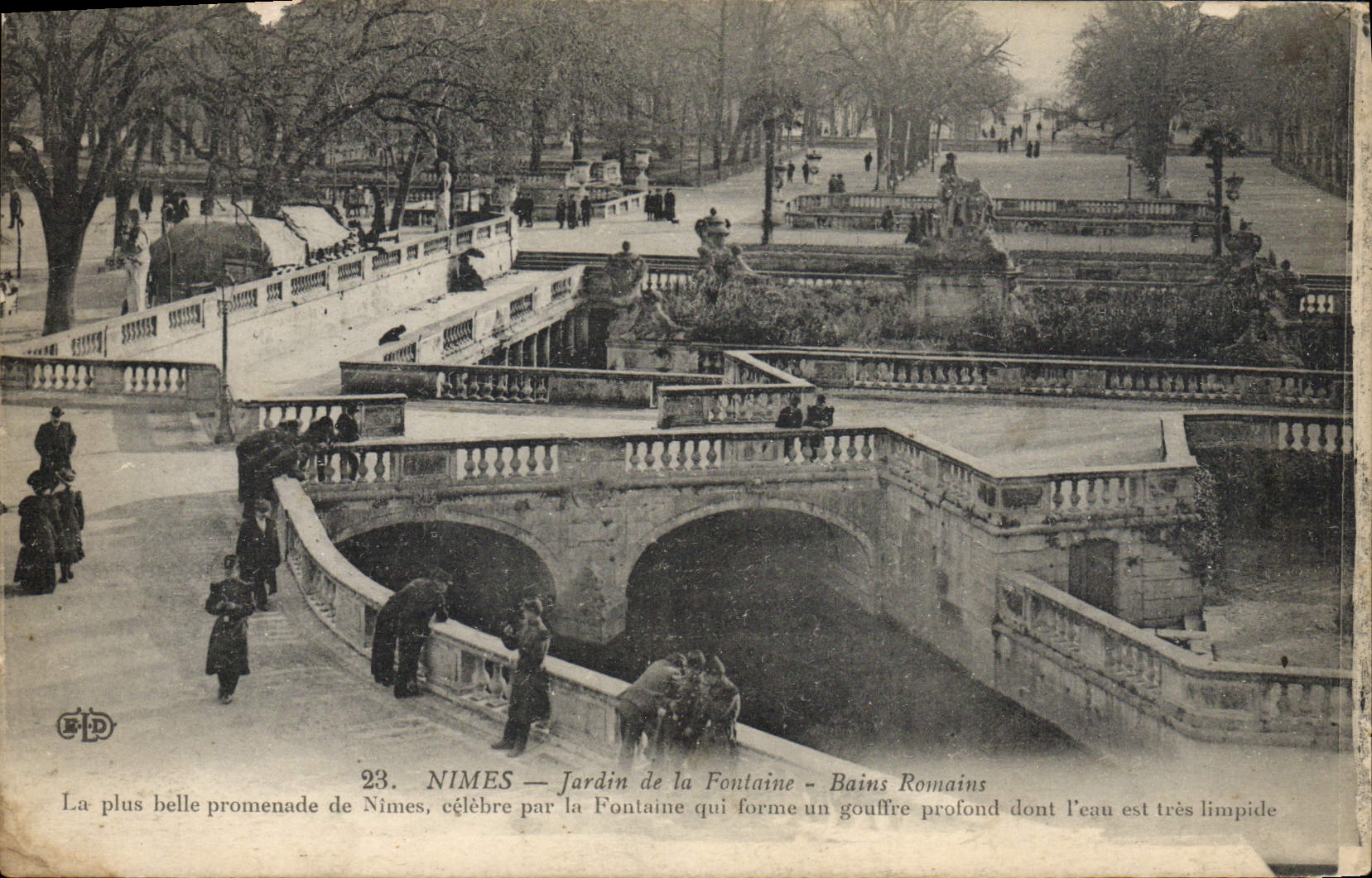 CPA Nimes Jardin de la Fontaine Bains Romains