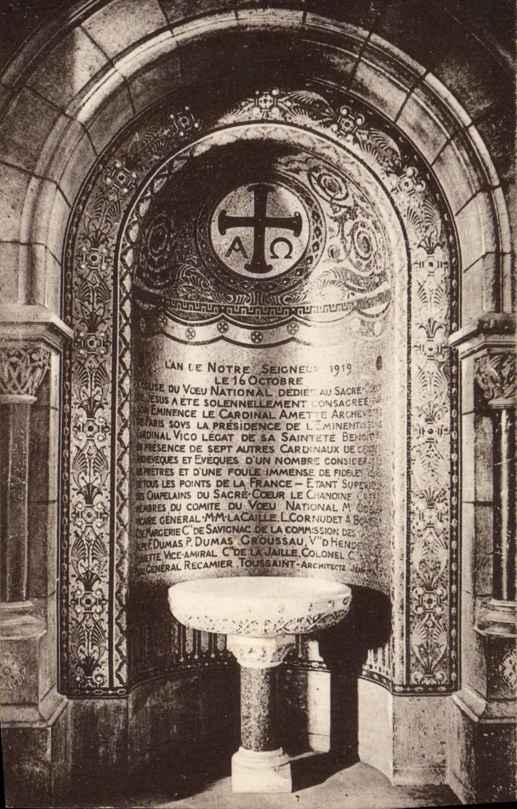 CPA Paris Basilique du Sacre Coeur de Montmartie Un Benitier