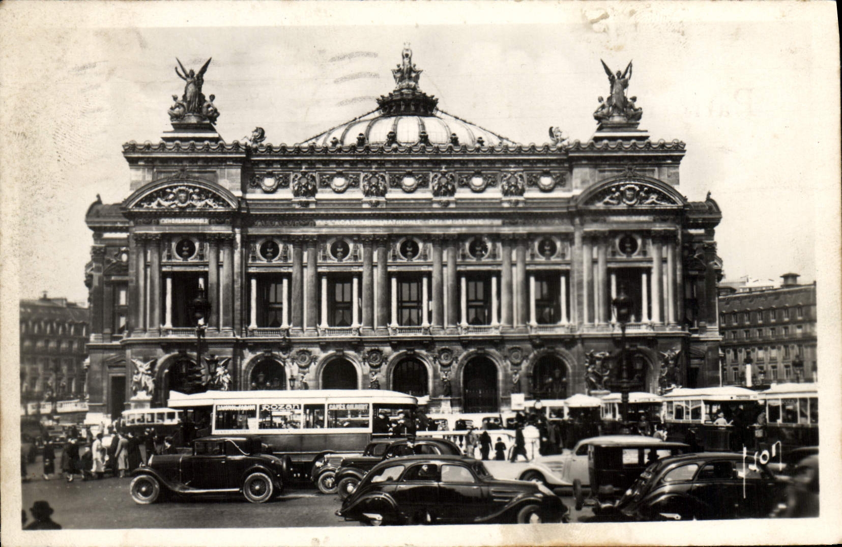 MODERN CARD Paris while Strolling the Opera