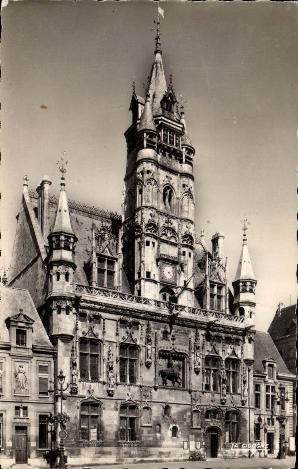 CPM Compiegne Hotel de Ville 