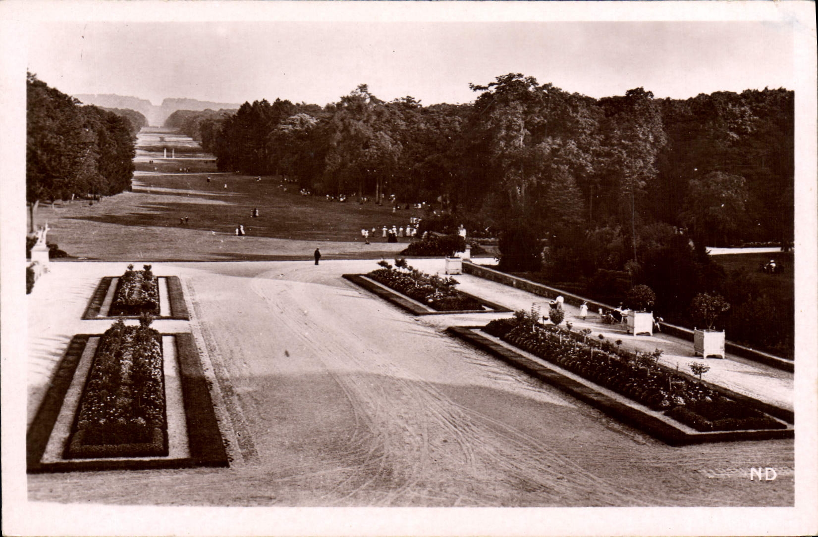CPM Palais de Compiegne vue sur les Beaux Monts