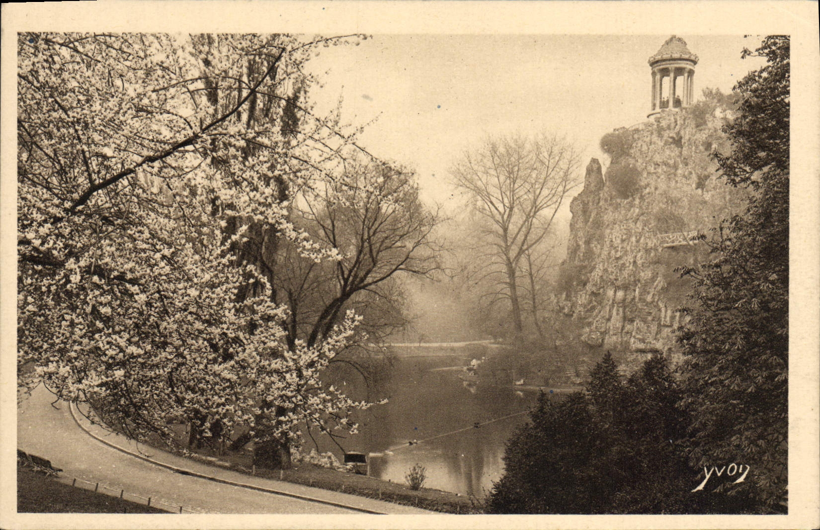 CPA Paris Le Parc des Buttes Chaumont