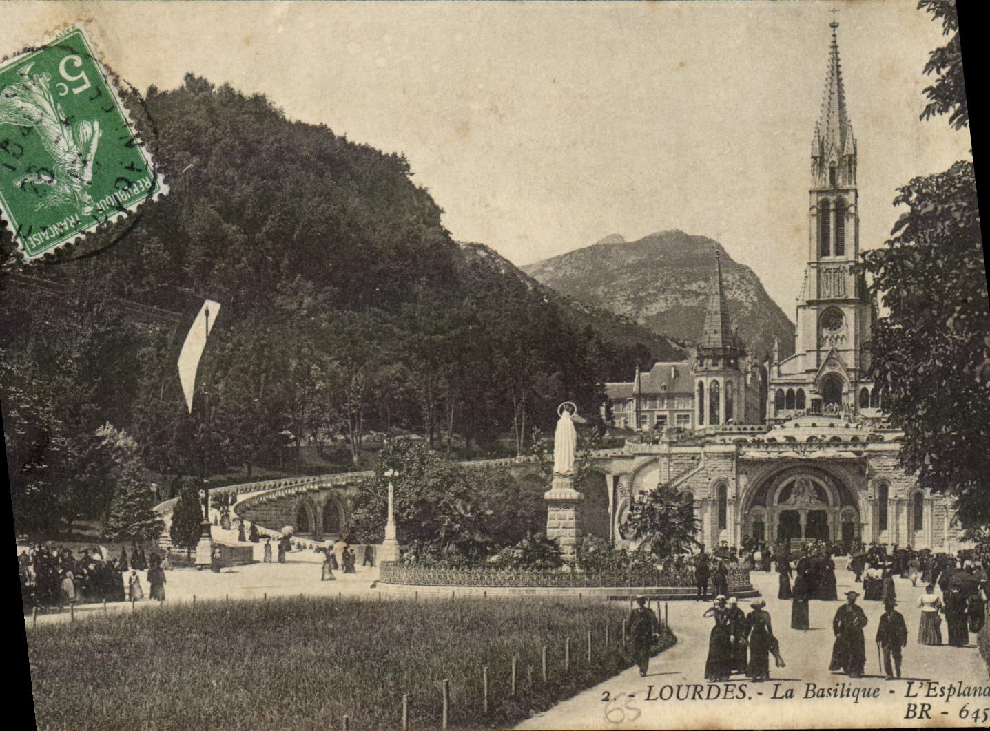 VINTAGE POSTCARD Heavy the Basilica the esplanade