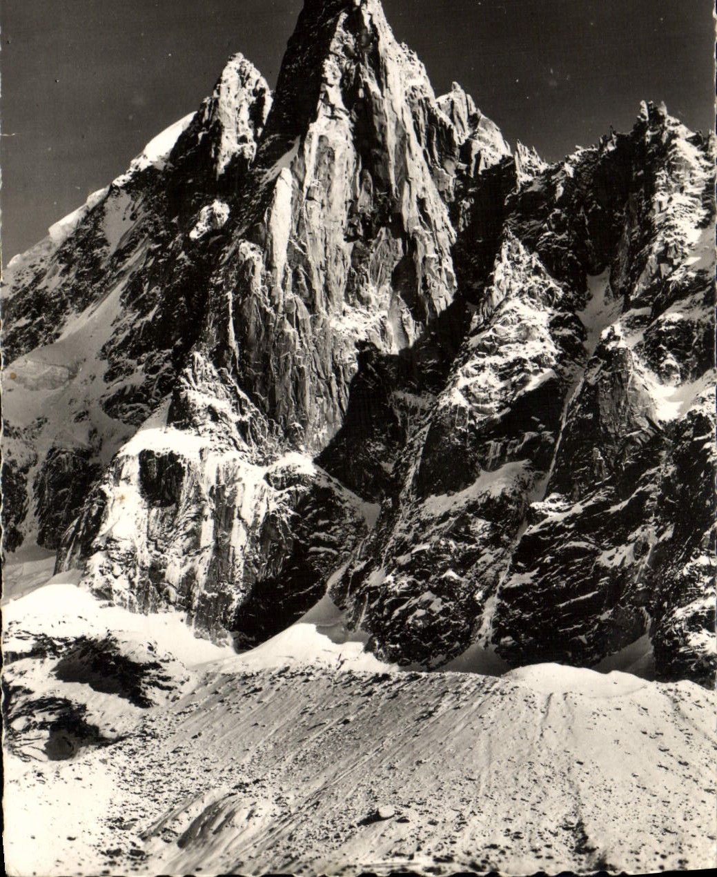 CPM Le grand seigneur de la cour du mont Blanc Le Dru 