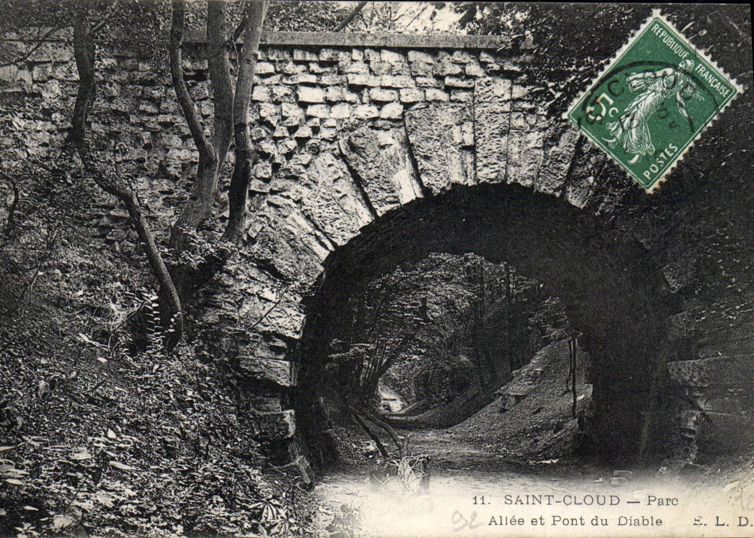 CPA Saint Cloud Parc Allee et Pont Du Diable