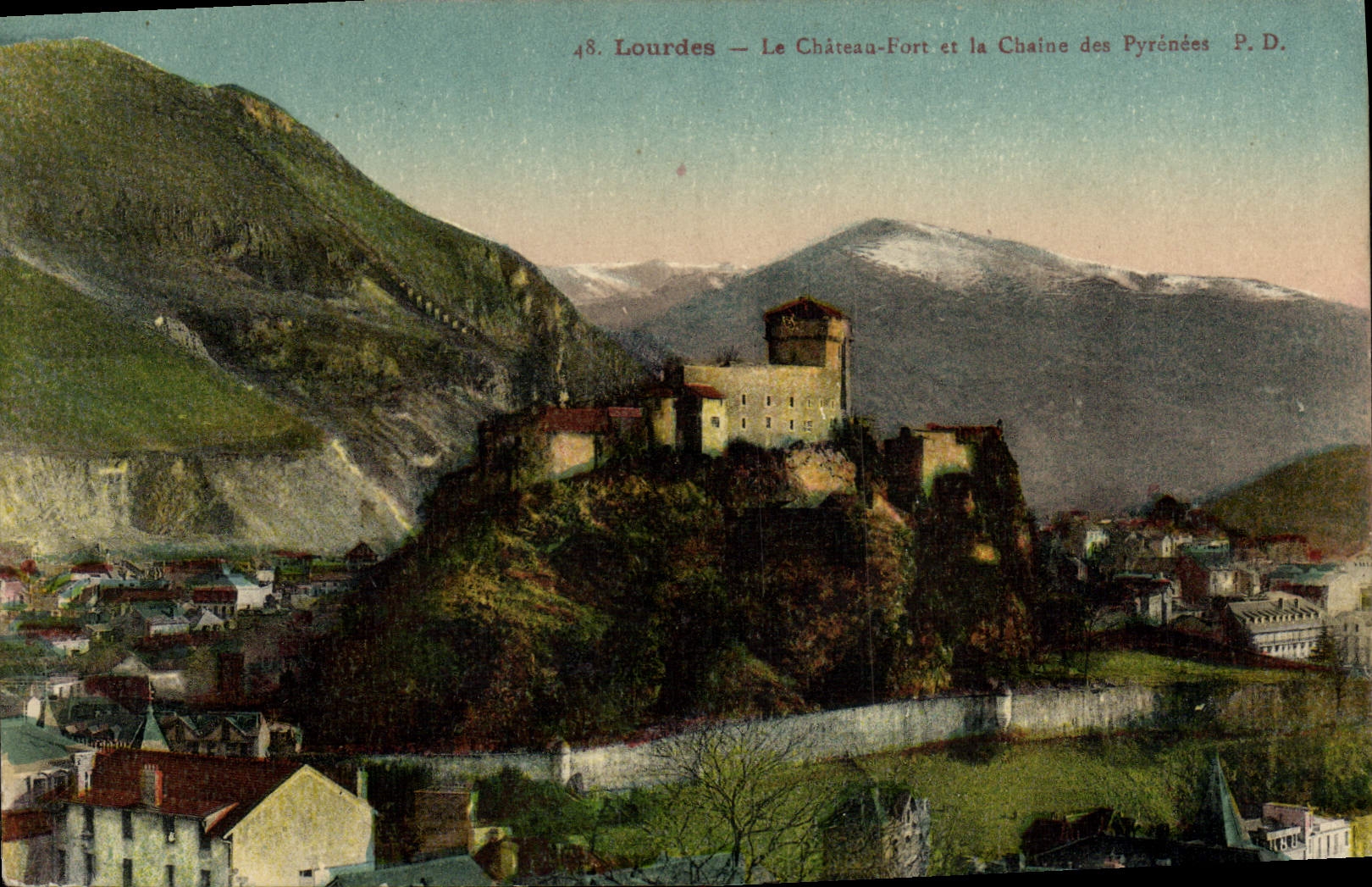 VINTAGE POSTCARD Heavy the strong castle and the chain of the Pyrenees