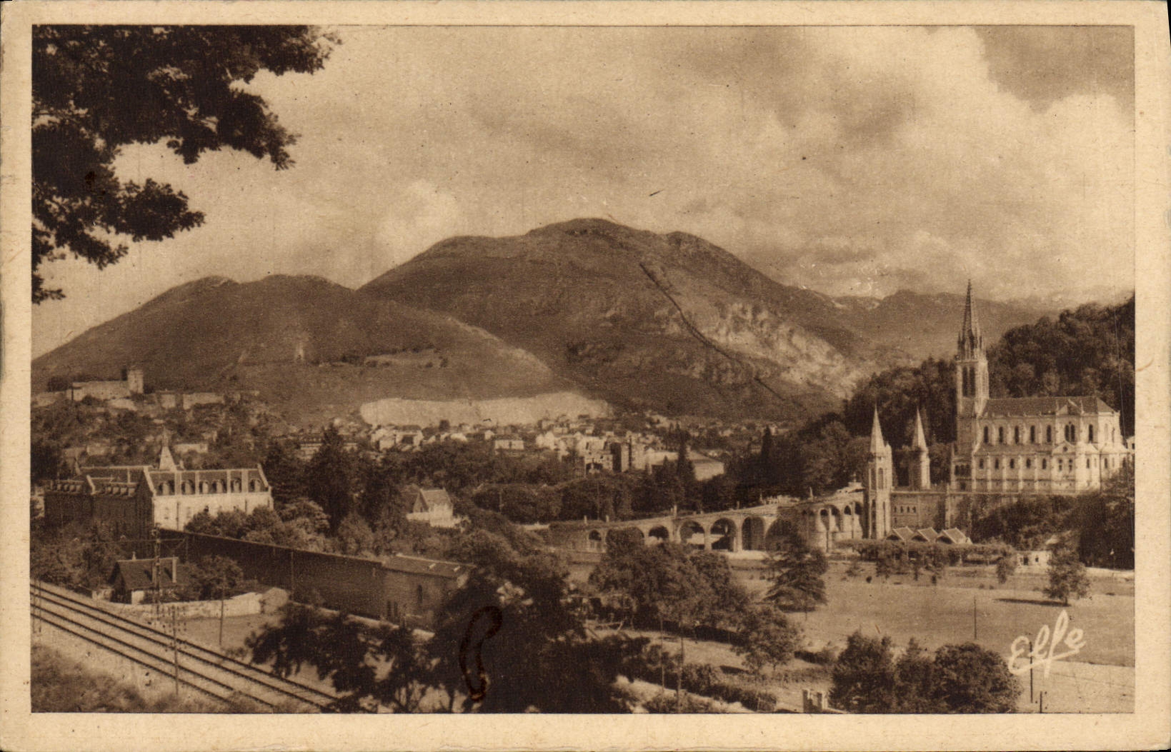 VINTAGE POSTCARD Heavy the Basilica and the Peak of Ger