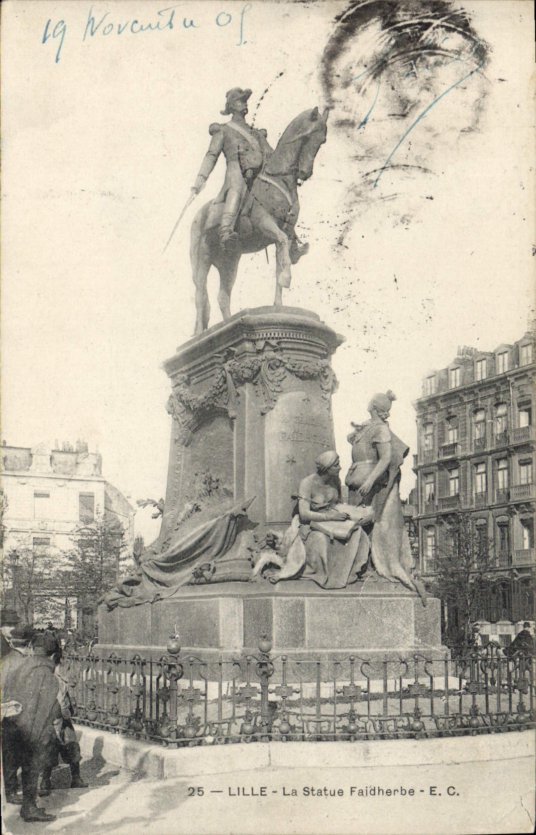 CPA Lille La Statue Faidherbe
