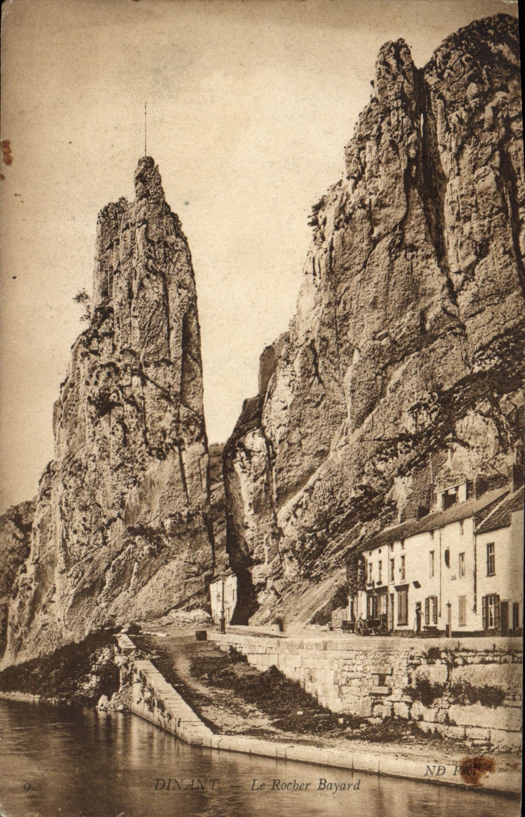 VINTAGE POSTCARD Dining the Bayard rock