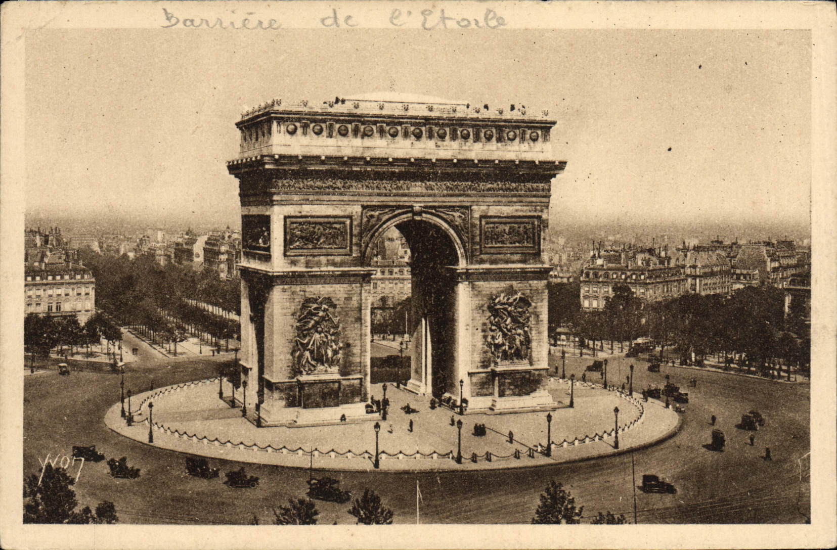 CPA L'Arc De Triomphe Et La Place De I'Etoile Paris