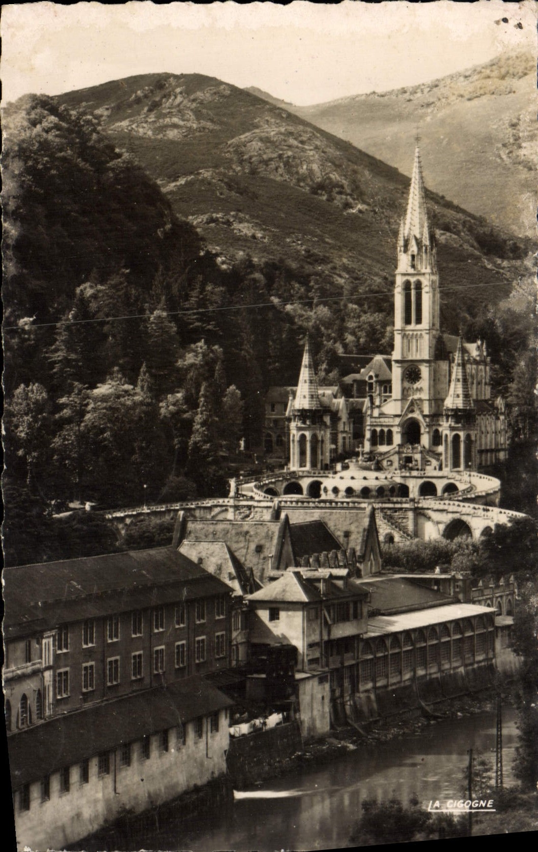 MODERN CARD Heavy the Basilica and buildings of Hospitality