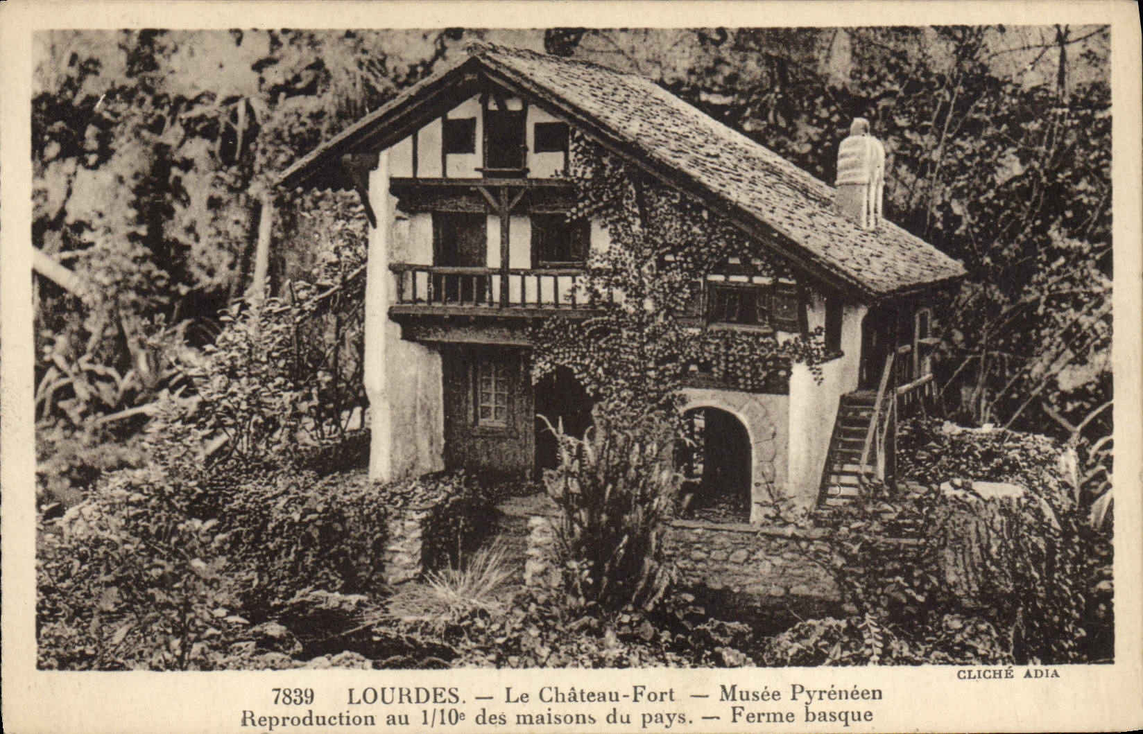 VINTAGE POSTCARD Lourdes the Castle Strong Museum Pyrenean Reproduction with the 1/10ème of the houses of the country Closes Basque