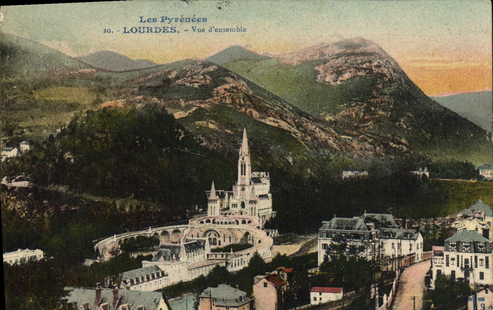 VINTAGE POSTCARD Heavy Sight Densemble