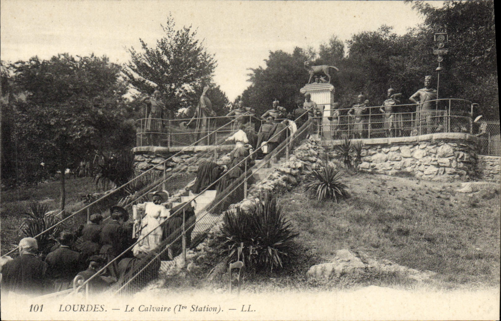 VINTAGE POSTCARD Heavy the Martyrdom 1st station