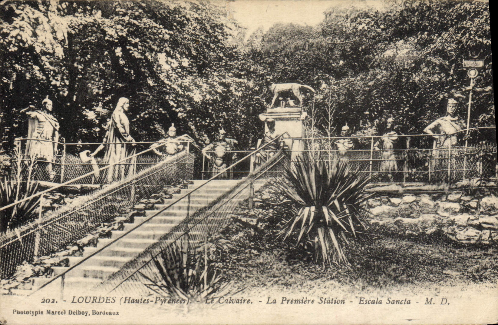 VINTAGE POSTCARD Heavy the First Station the martyrdom Escala sancta