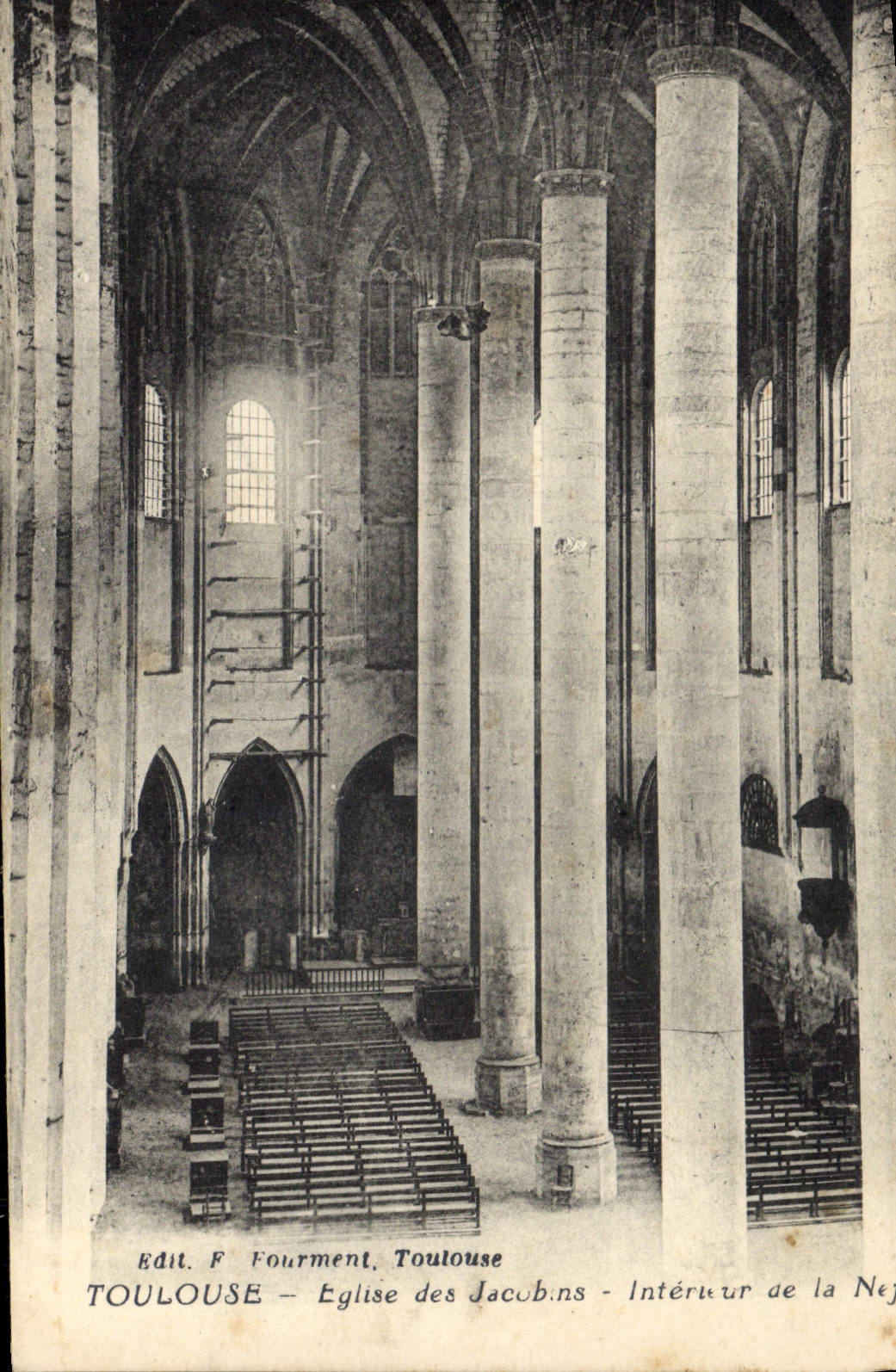 VINTAGE POSTCARD Toulouse Church Of the Interiur Jacobins Of the nave