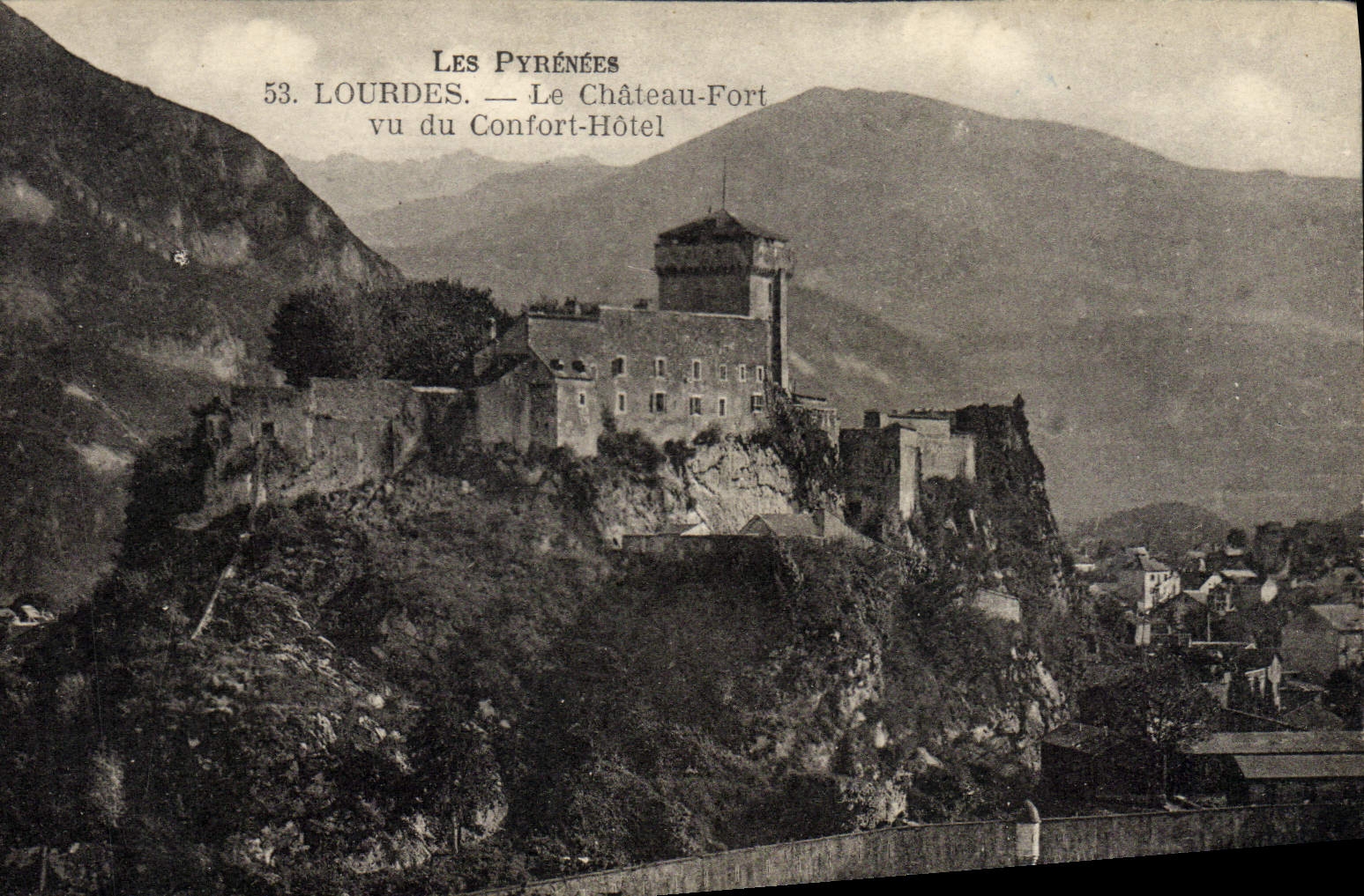 VINTAGE POSTCARD Heavy the Castle Extremely Seen Of Comfort Hotel