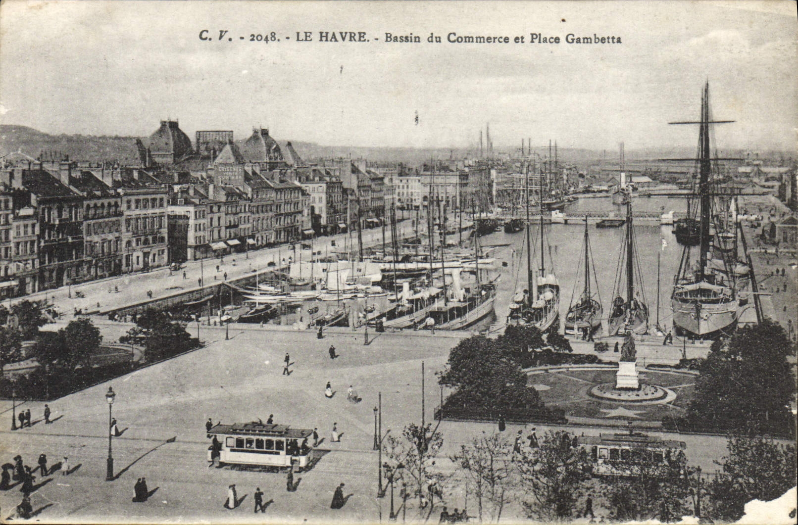 CPA Le Havre Bassin Du Commerce Et Place Gambetta Bateaux