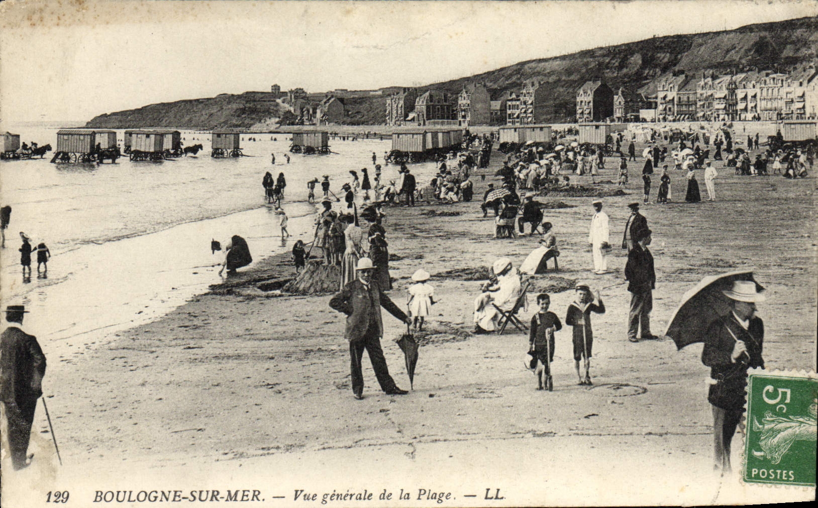 VINTAGE POSTCARD Boulogne On Sea View Of the Beach