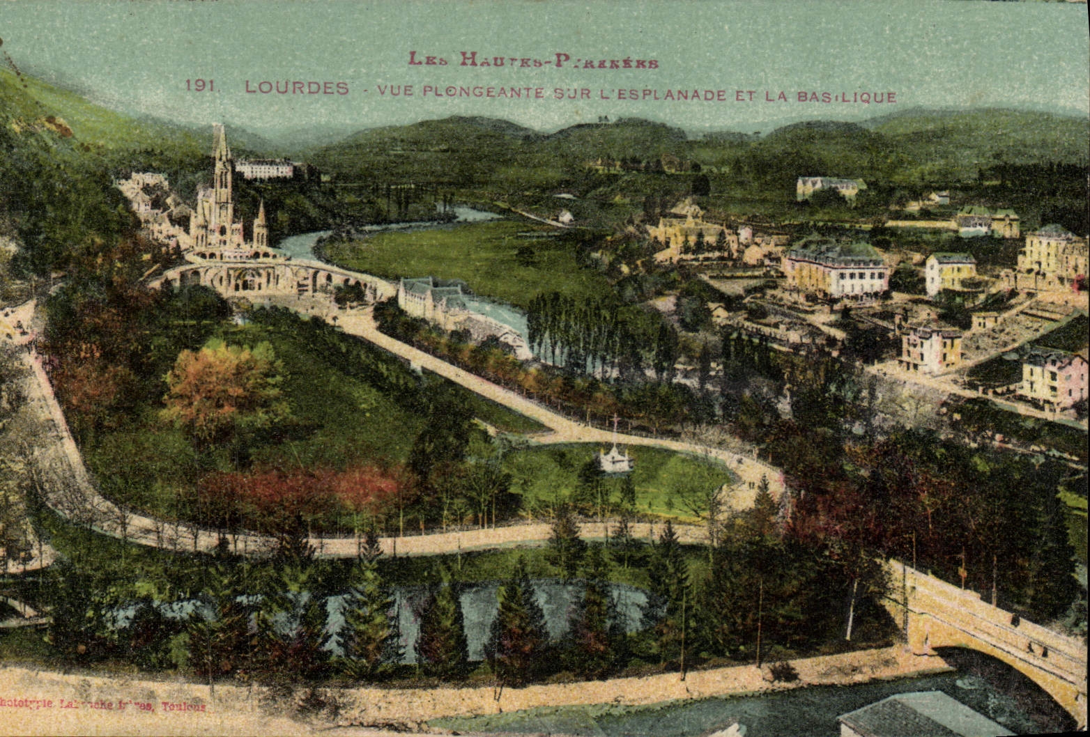 VINTAGE POSTCARD Heavy View from above on the esplanade and the basilica