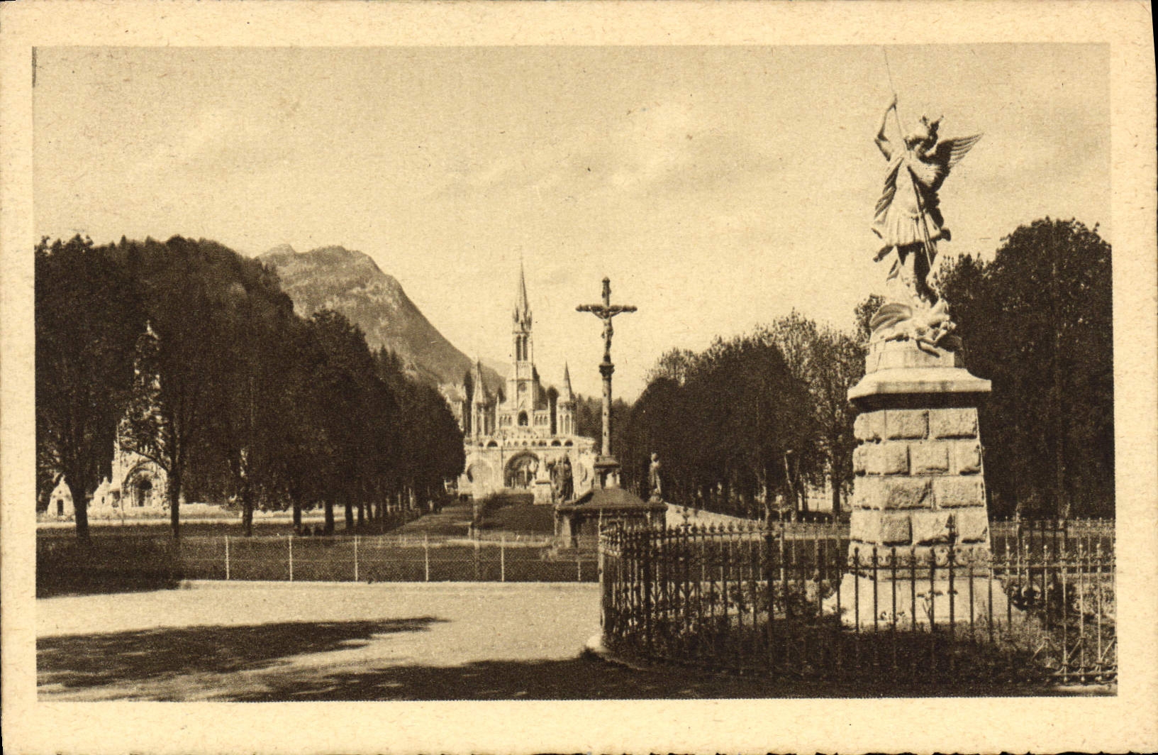 VINTAGE POSTCARD Heavy St Michel the Cross of Breton and the Basilica