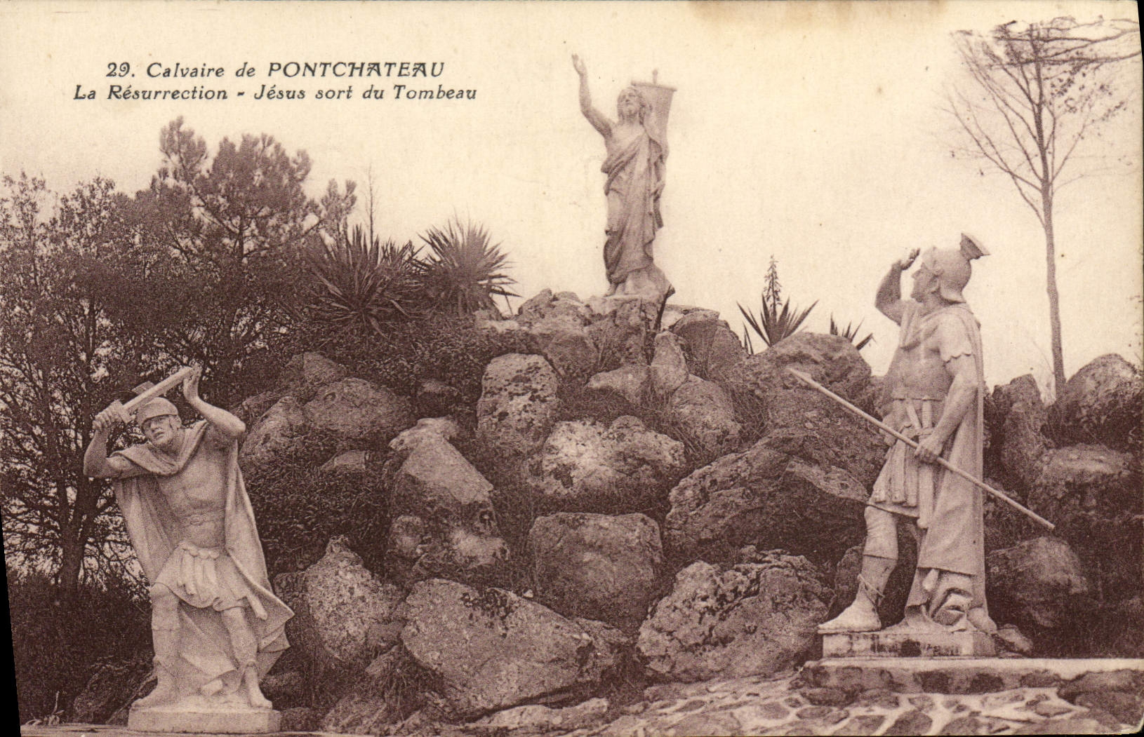 VINTAGE POSTCARD Calvaire of Pontchateau Jesus resurrection leaves the tomb