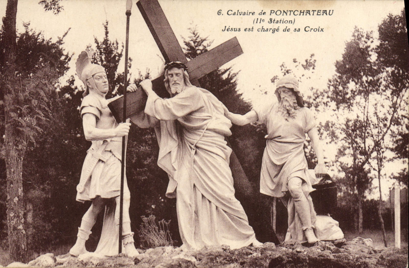 VINTAGE POSTCARD Calvaire of Pontchateau Jesus is load of his Cross