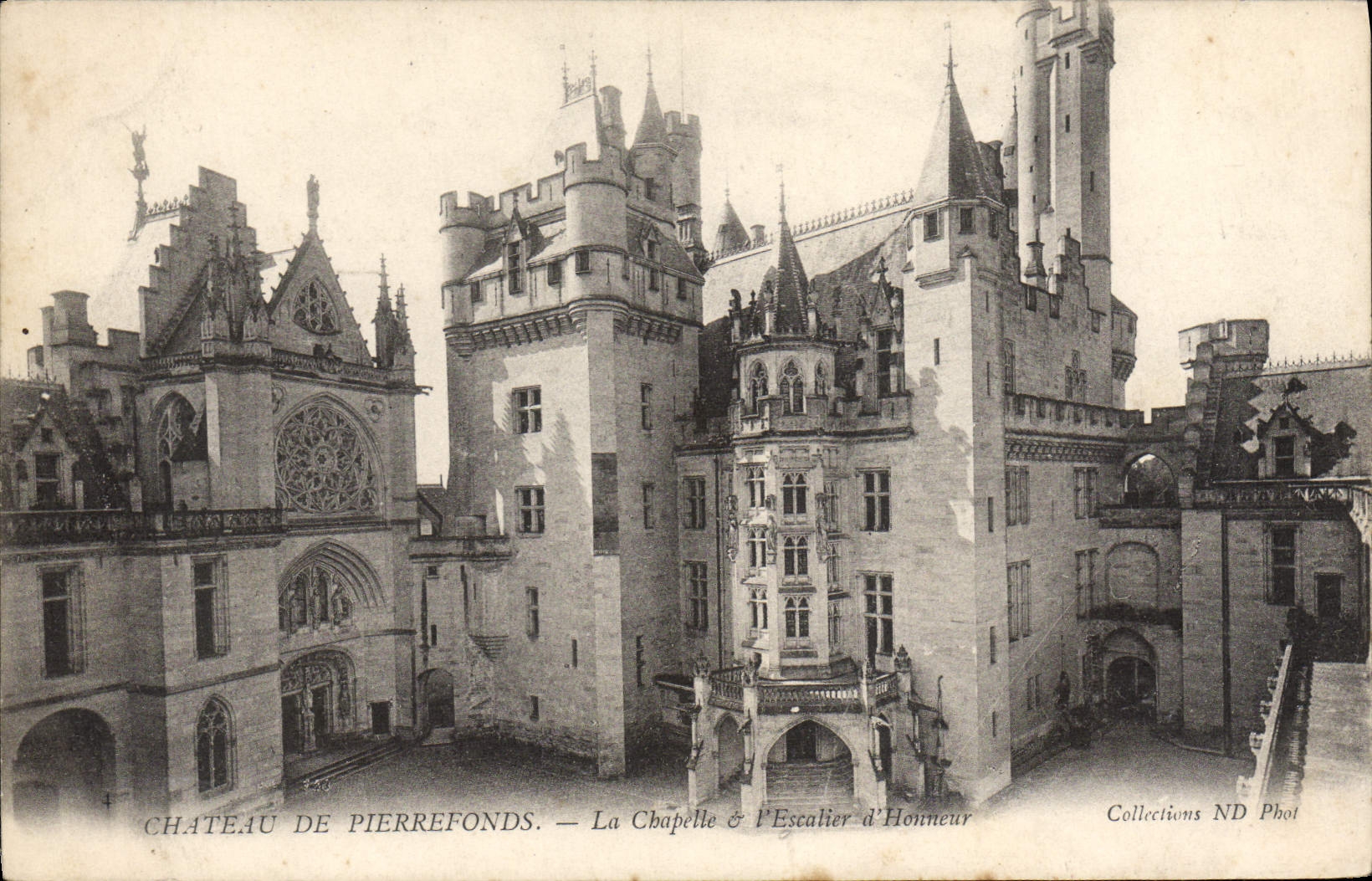 Castillo de la POSTAL de la VENDIMIA de Pierrefonds La Chapelle y de la escalera principal