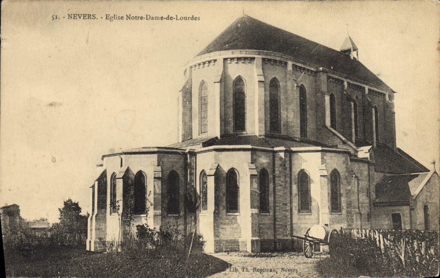 Iglesia Notre Dame de Lourdes de Nevers de la POSTAL de la VENDIMIA