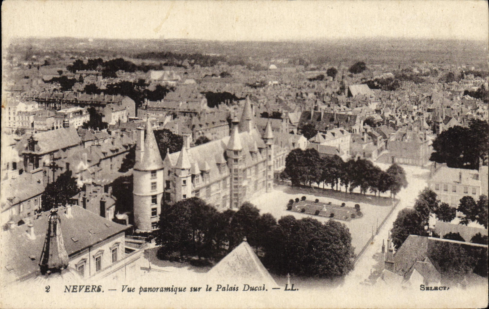 Opinión panorámica de Nevers de la POSTAL de la VENDIMIA sobre el paladar ducal