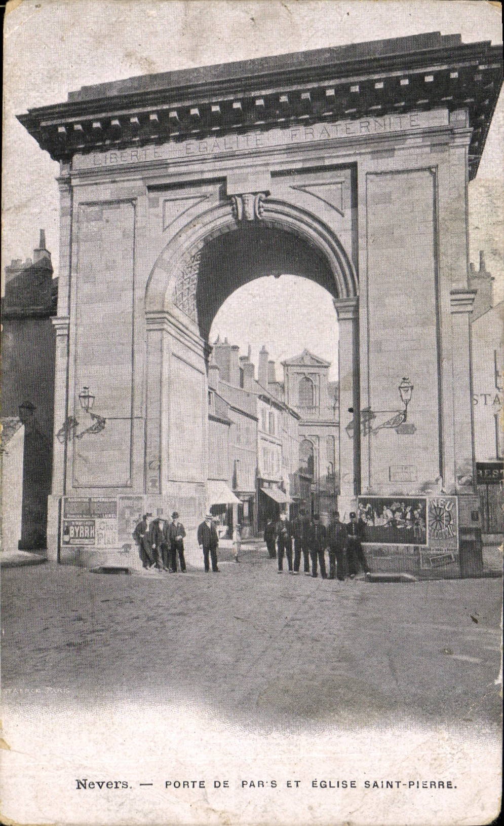 Licencia de Nevers Porte de la POSTAL de la VENDIMIA y Saint Pierre de la iglesia