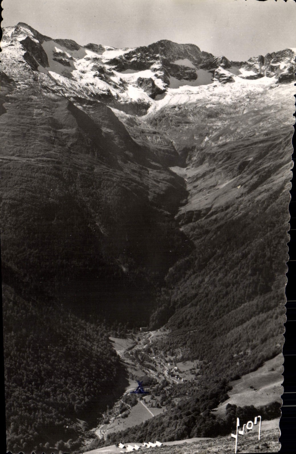 CPm Surroundings of Luchon Seen from of Superbagneres on the valley of the Lily and the Solid mass of Crabioules