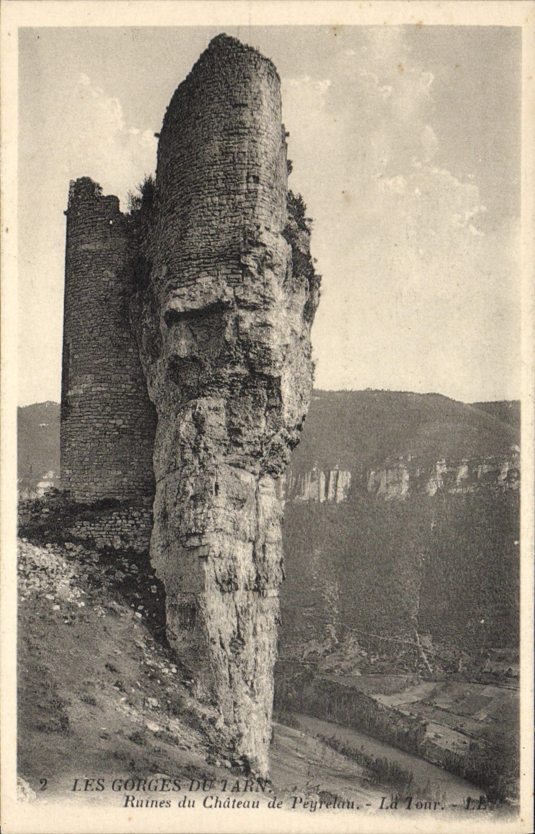 CPA Les Gorges de Tarn Ruines du Chateau de Peyrelau La Tour