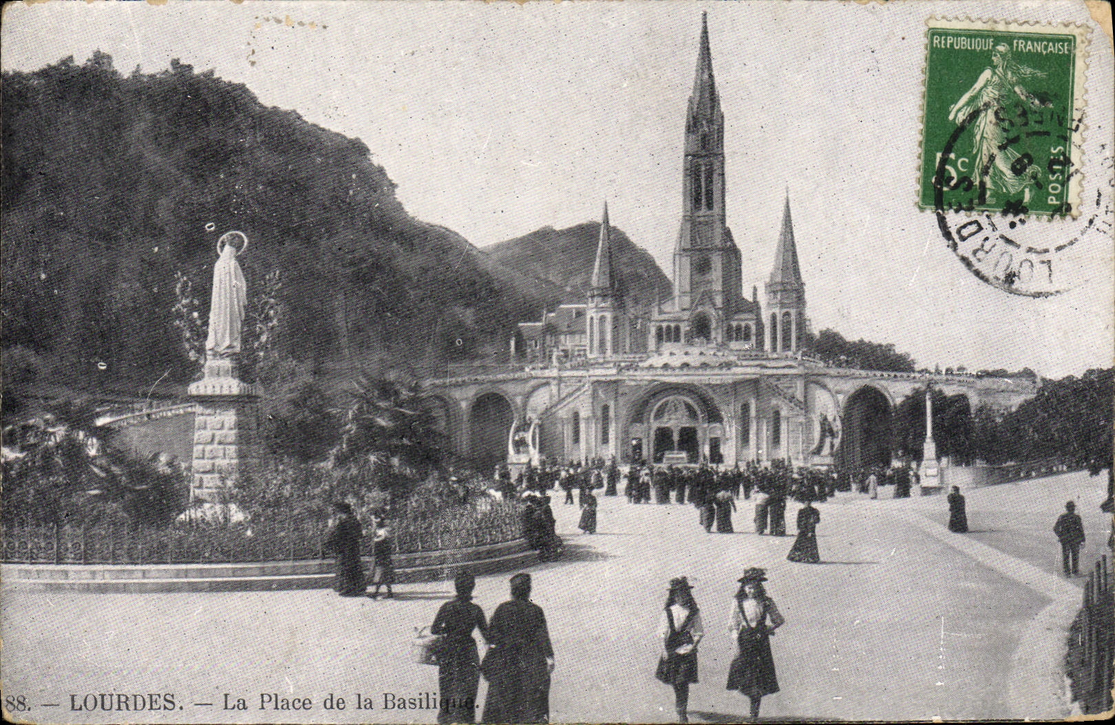 VINTAGE POSTCARD Heavy the Place of the Basilica