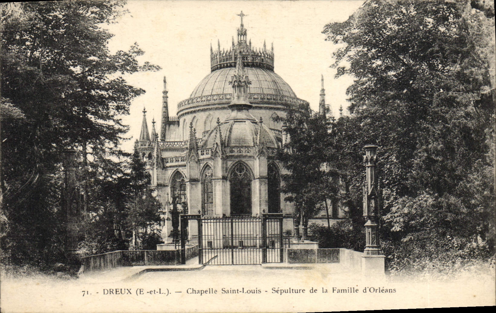 CPA Dreux Chapelle Saint Louis Sepulture de la Famille d'Orleans