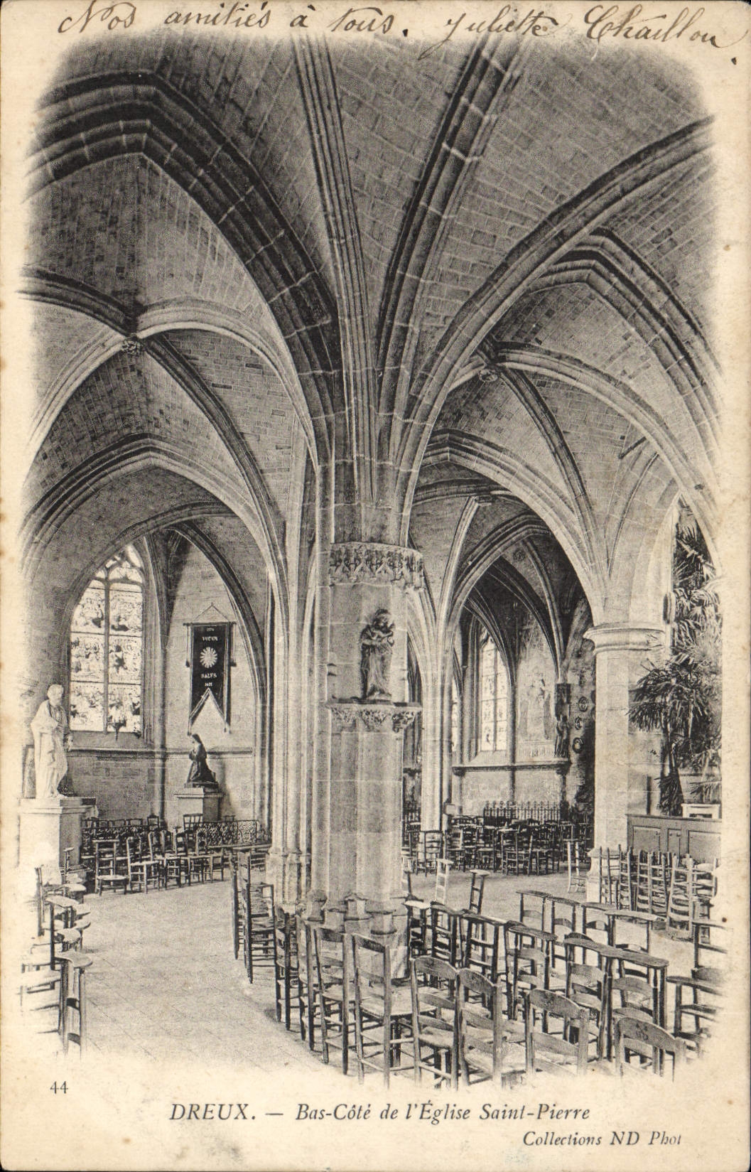 CPA Dreux Bas cote de l'eglise Saint Pierre