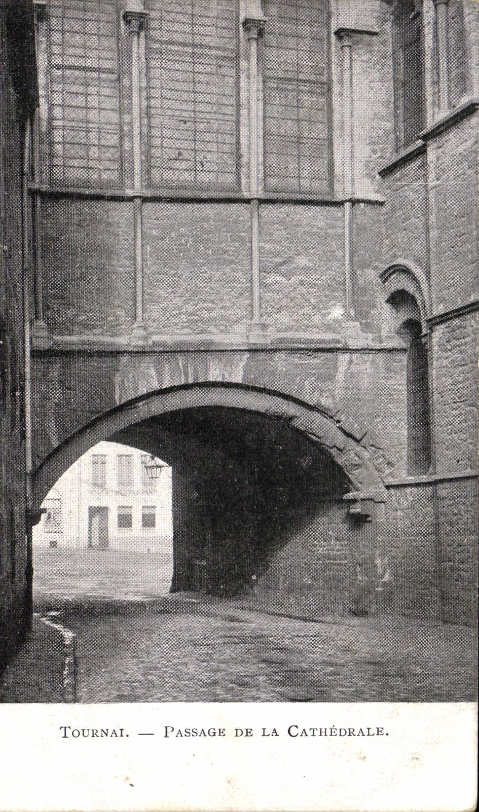 CPA Tournai Passage De La Cathedrale