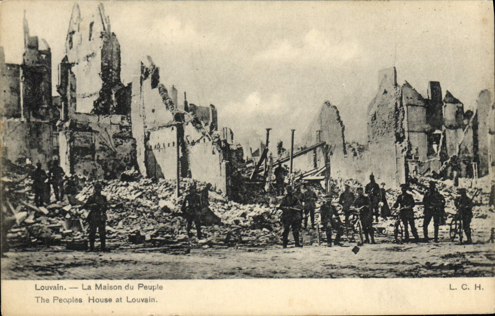 CPA Louvain La Maison du Peuple Militaria