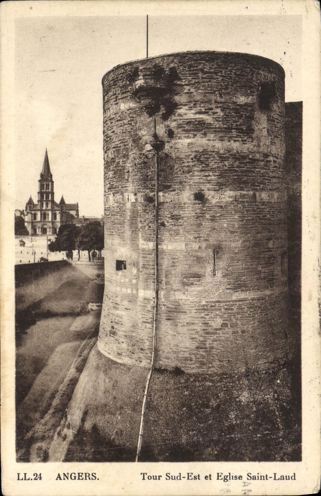 CPA Angers Tour Sud Est et Eglise Saint Laud