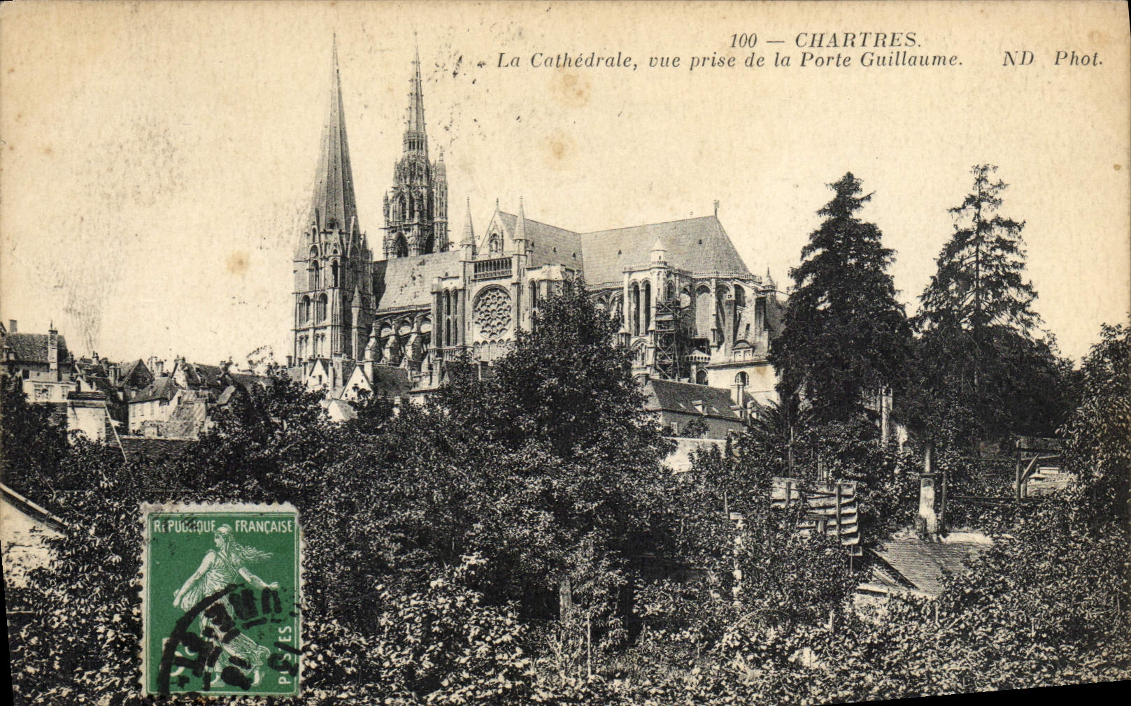 CPA Chartres La Cathedrale Vue Prise de la Porte Guillaume