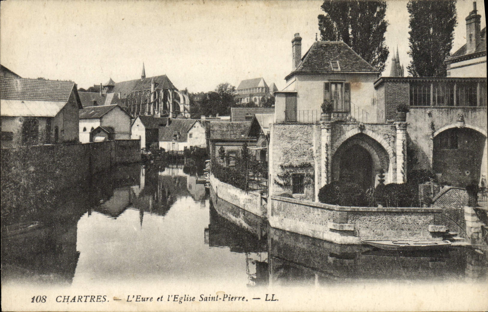 CPA Chartres L'Eure et L'Eglise Saint Pierre